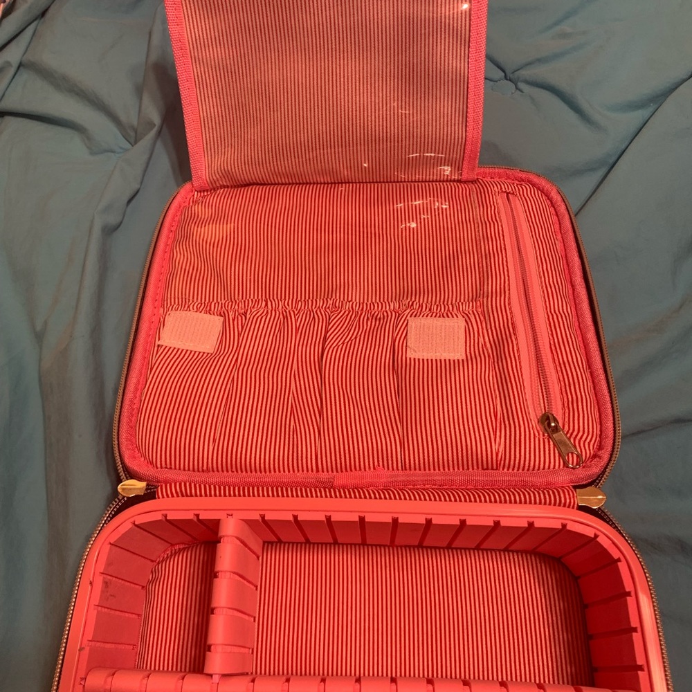 Makeup bag - Picture 3 of 6